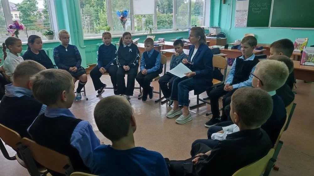 Сегодня в нашей школе прошёл тренинг «Пойми себя — пойми другого», который провела школ...