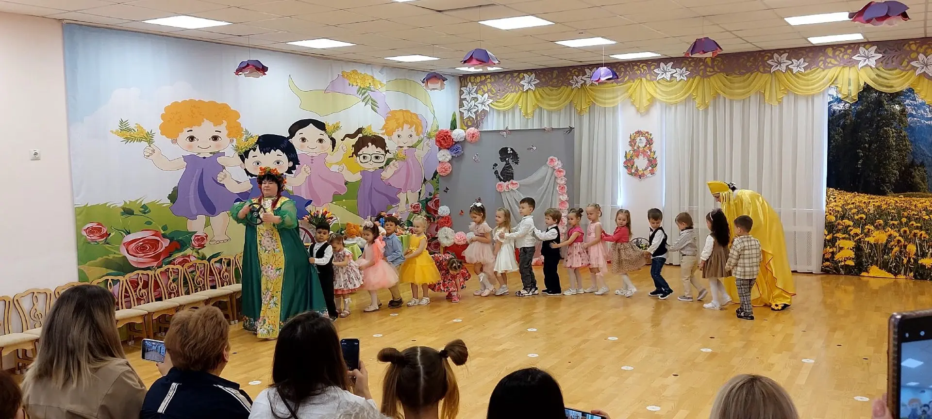 💐Весна пришла, и мы начинаем ее с праздников! Весенних утренников — для тех, кто дарит...