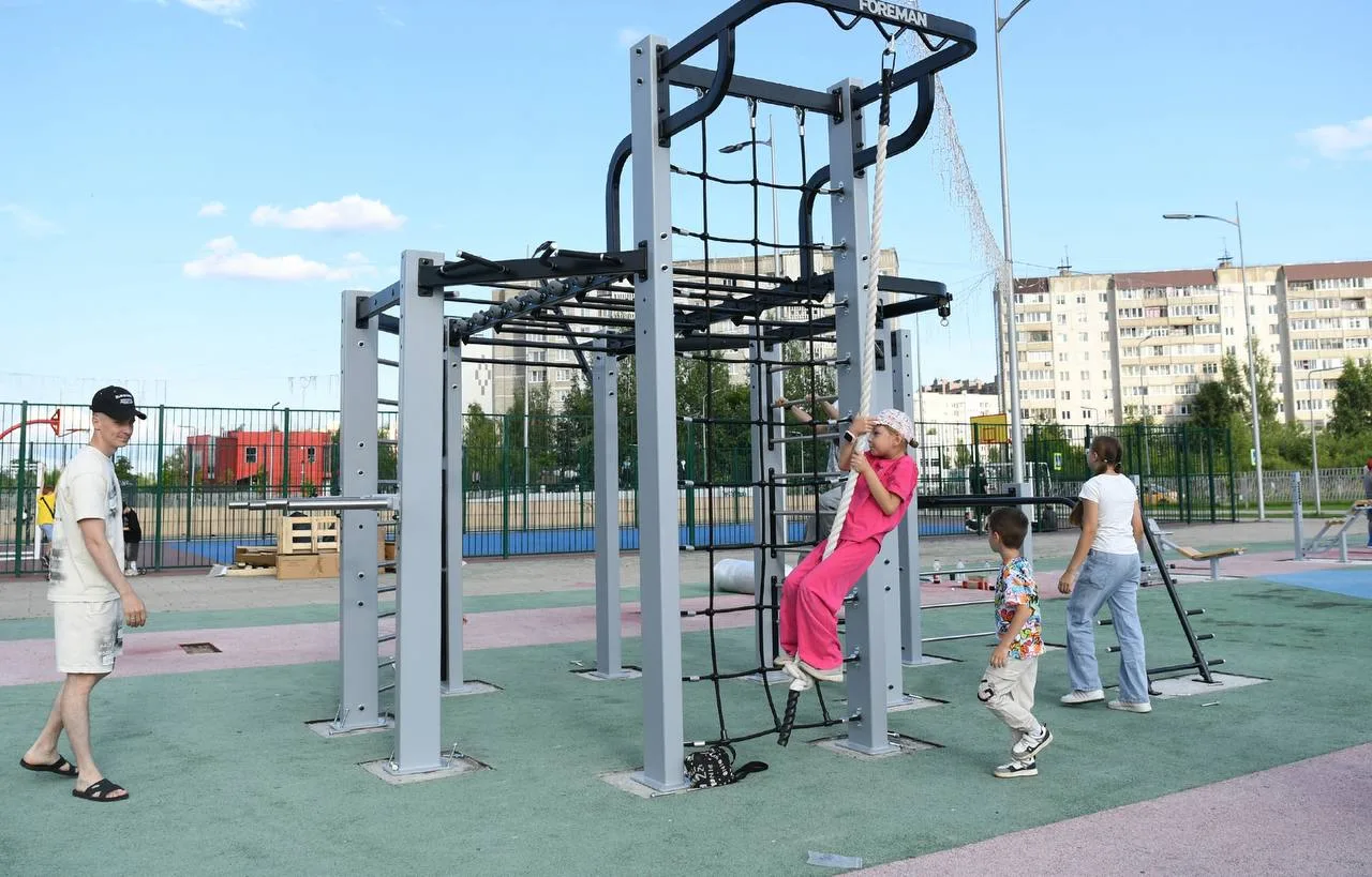 🏋️‍♂️⚡️ В сквере на улице Можайского открылась спортивная площадка