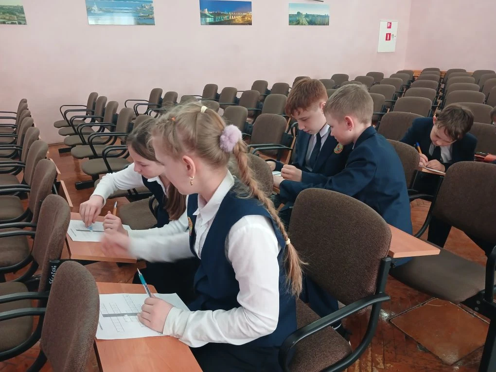 🚨 В ГОСТЯХ У «ОГНЕБОРЦЕВ»: ПОЖАРНАЯ ГРАМОТА В ИГРОВОМ ФОРМАТЕ 🔥  В нашей школе прошло очередное заня