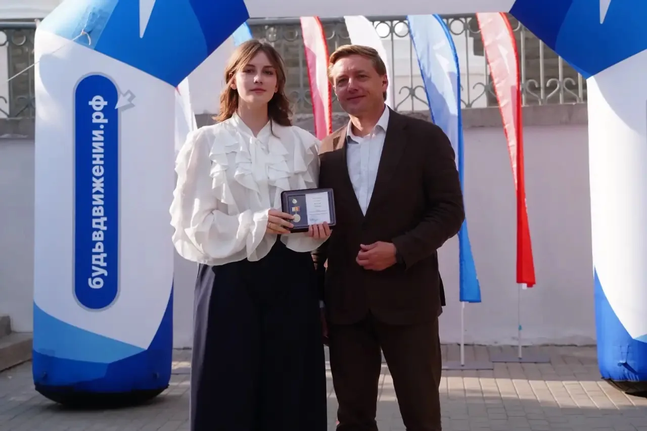 🎉 Поздравляем ученицу 11А класса нашей школы Кузнецову Василису с заслуженной наградой!