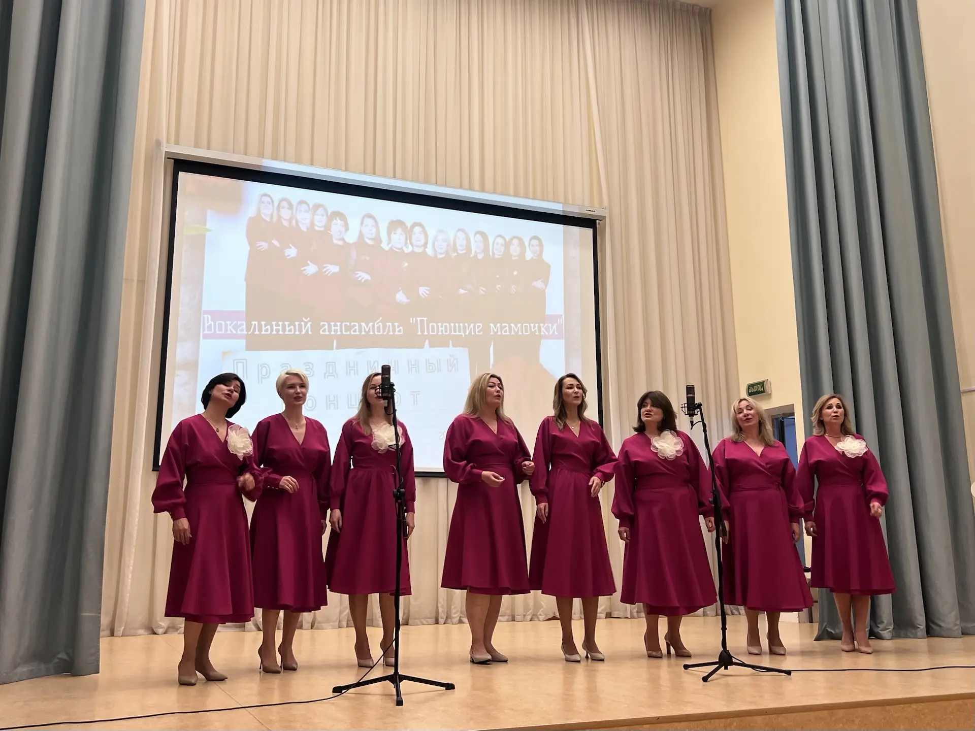 🙌 Единство семьи и школы  ⭐️ В малом зале нашей гимназии в преддверии Дня Победы состоялся сольный п