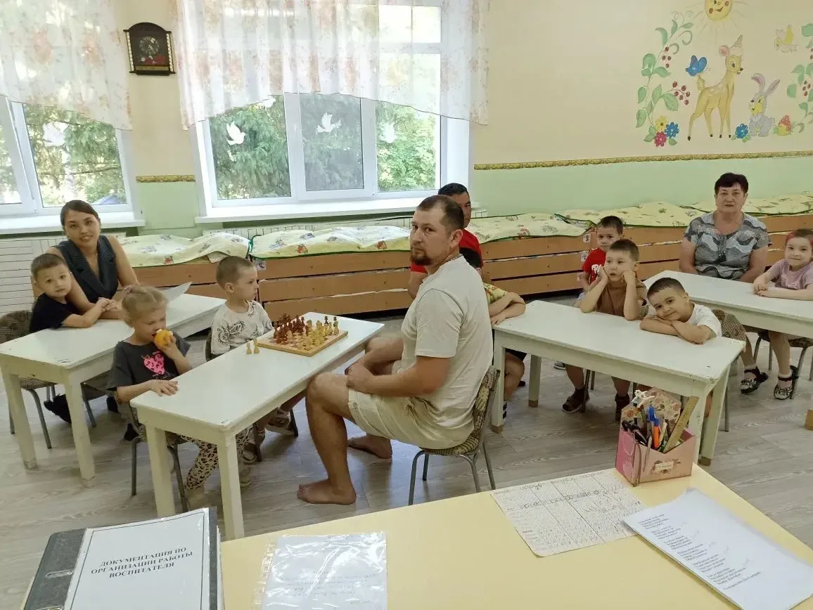 Сегодня в старшей группе  /7 прошло родительское собрание в формате квест- игры на тему...