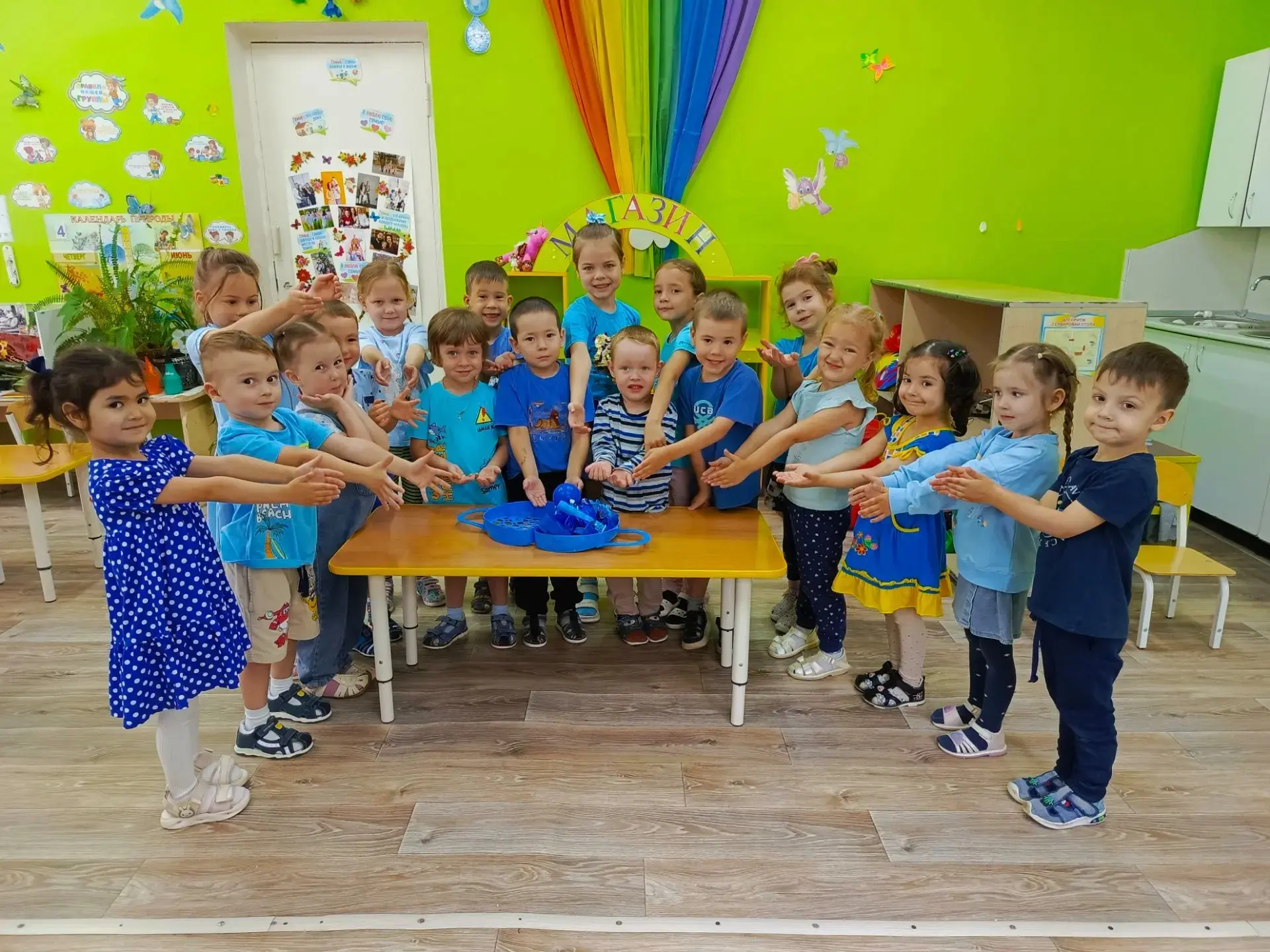 🔵Сегодня в детском саду сегодня был «синий день» 🔵
💎Синий цвет часто ассоциируется со спокойствие