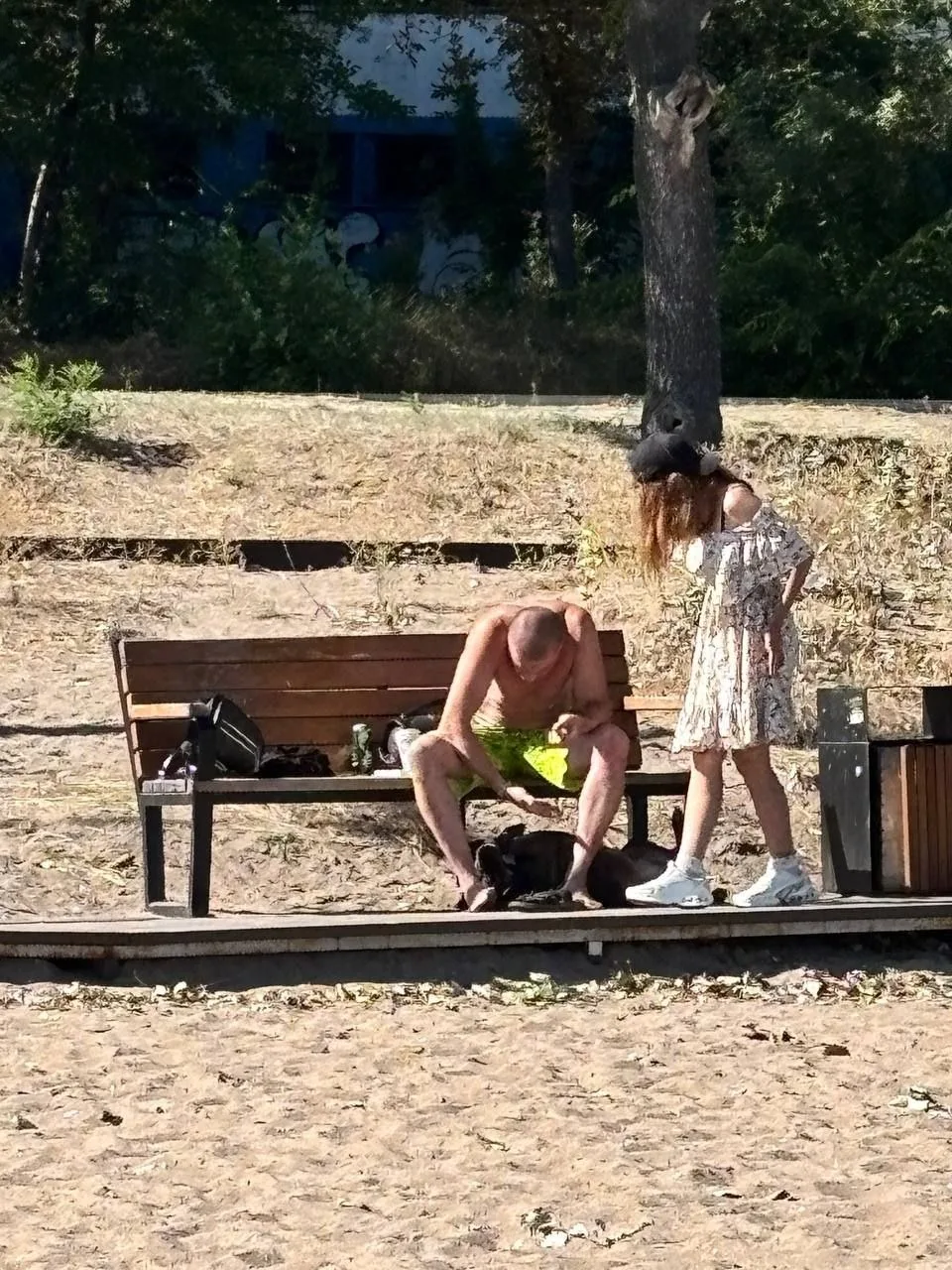 #сообщают, что эта парочка, сегодня на пляже, издевалась над собакой 😢 ㅤㅤ