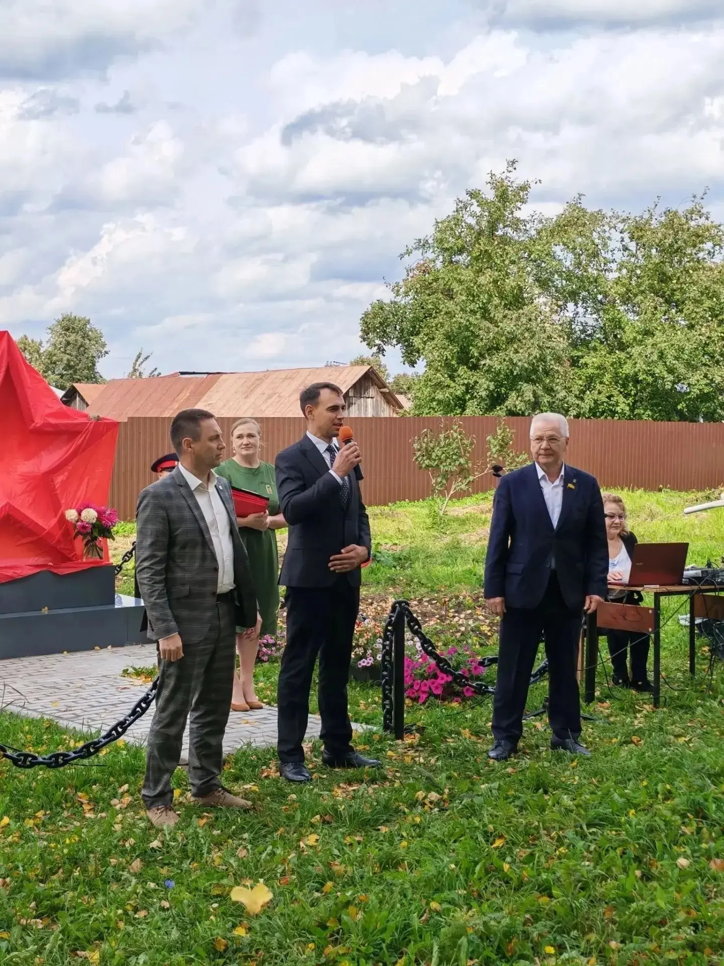 В деревне Шобашкаркасы открыли  памятник ветеранам Великой Отечественной войны и бойцам...