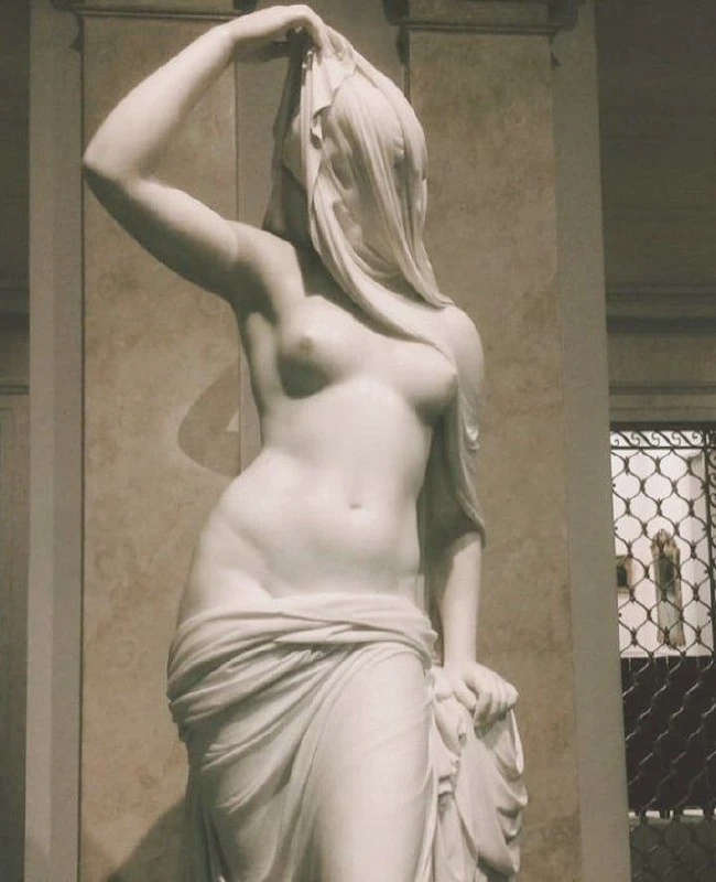 Мраморная скульптура «Аллегория истины» (Veritas), созданная в 1853–1854 годах выдающим...