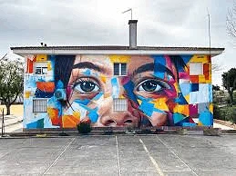 Этот яркий мурал называется «El arte a través de la mirada» («Искусство сквозь взгляд»)...