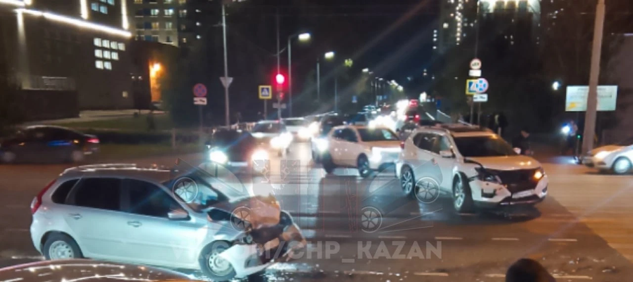 ❗️Жёсткая авария произошла на Козьей слободе. На этом месте сейчас пробка.