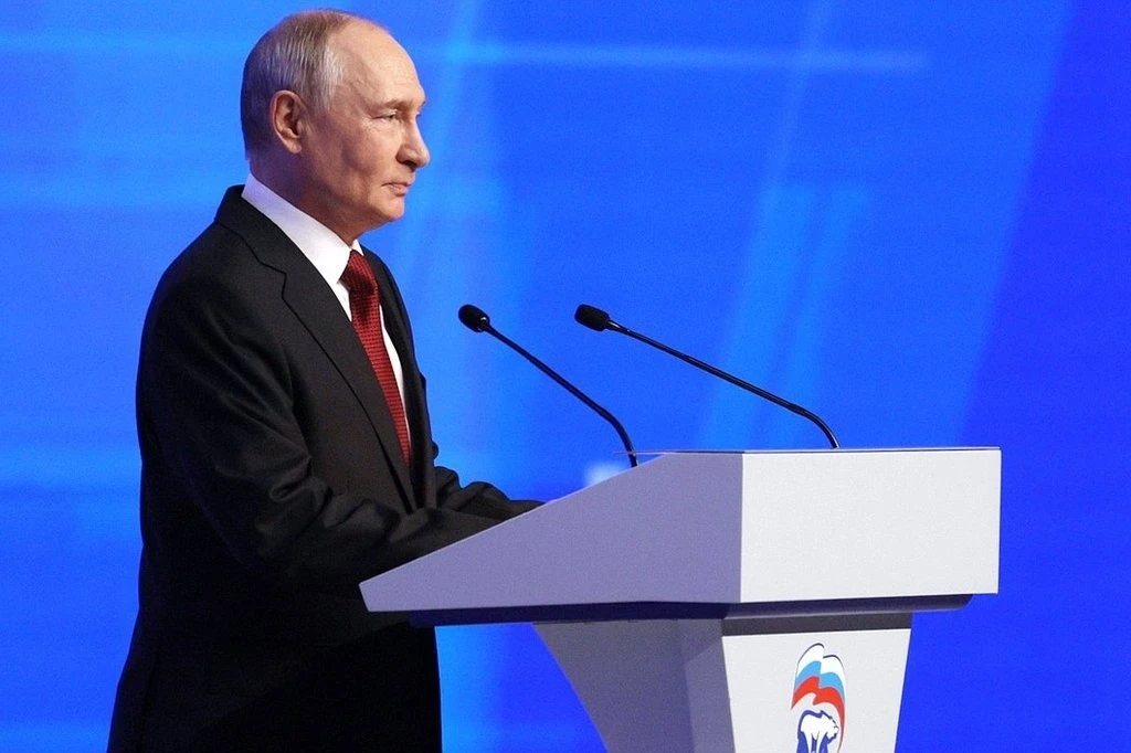 Владимир Путин поздравил россиян с Днем Государственного флага