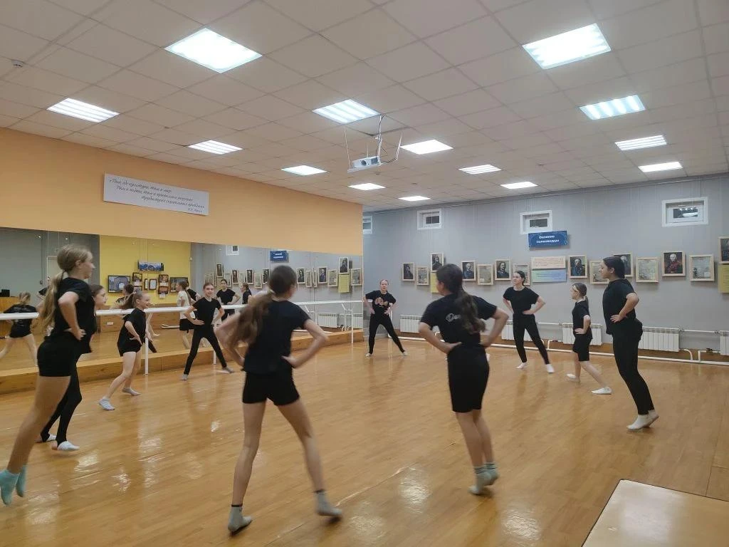 Мастер - класс по хореографии в МАУ "Культурный центр".

Общая физическая подготовка (ОФП) в хореогр