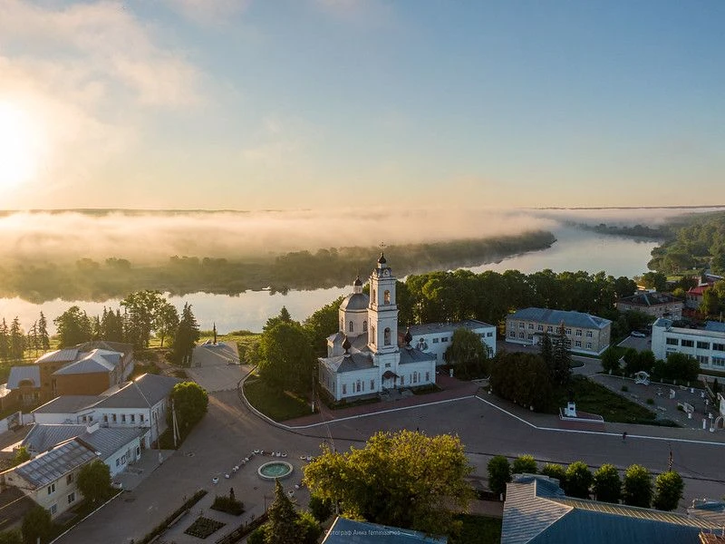 780 лет празднует один из самых красивых малых городов России.

Таруса - это особенный город: тихий,