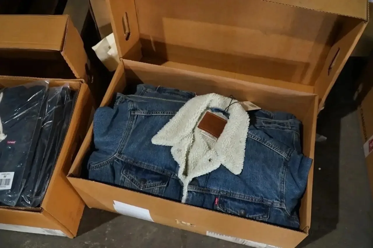 👖 Одежду на 2,3 млн рублей передали студентам ЛНР

Челябинские таможенники передали Народному фронт
