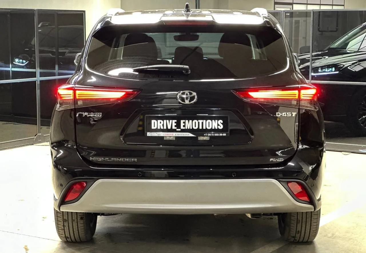 АКЦИЯ Toyota Highlander со скидкой 400.000   Стиль, комфорт и уверенность в каждой поездке Toyota Hi