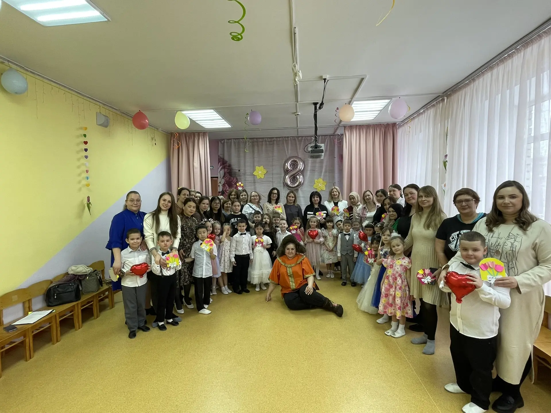 ✨ Волшебное 8 Марта в детском саду: праздник с домовёнком Кузей! ✨