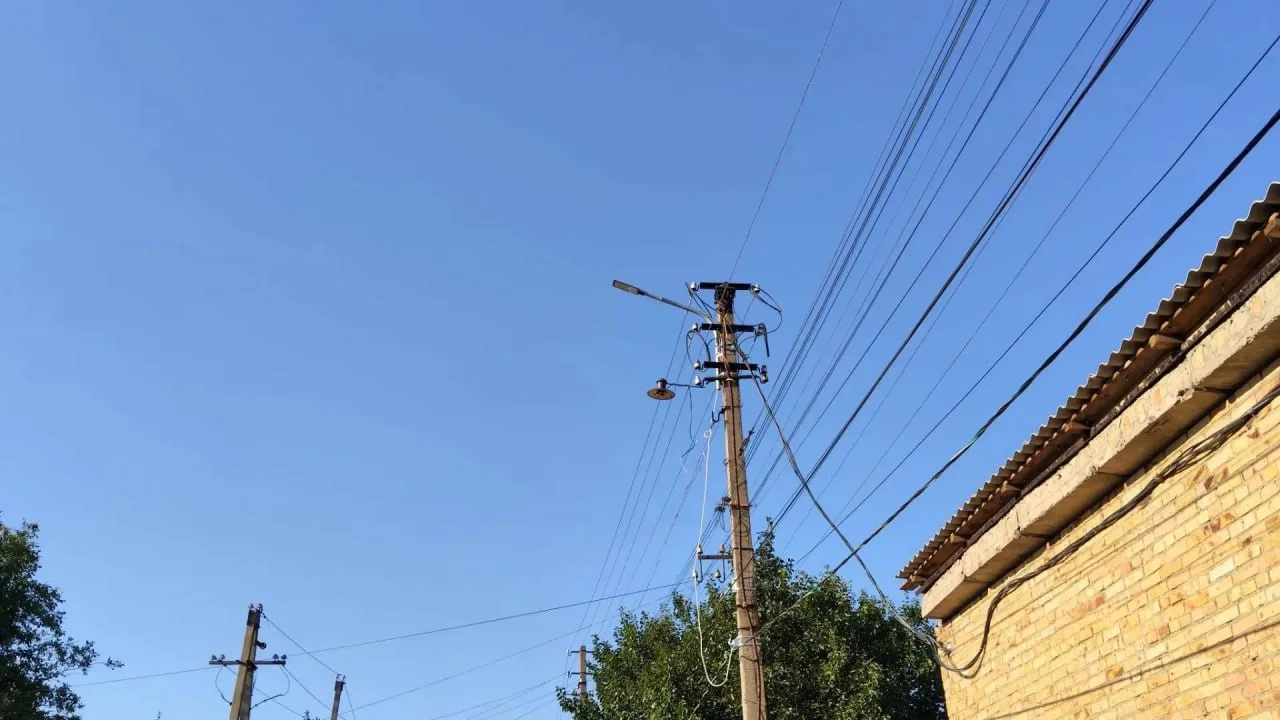 💡В Амвросиевке продолжается планомерное восстановление уличного освещения при поддержк...