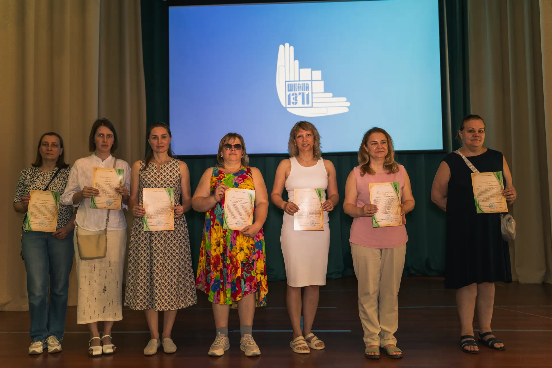 🎓 Торжественное окончание 1 класса: первый большой шаг к знаниям!  📚В стенах наших школ на Крылатски