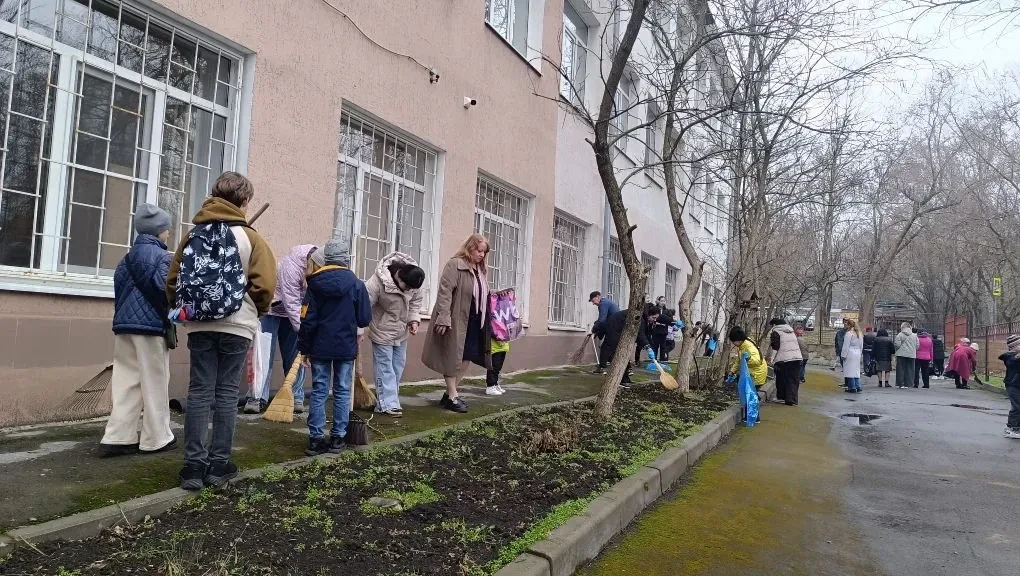 В минувшую субботу территория Лицея №71 преобразилась благодаря дружной и слаженной работе всех, кто