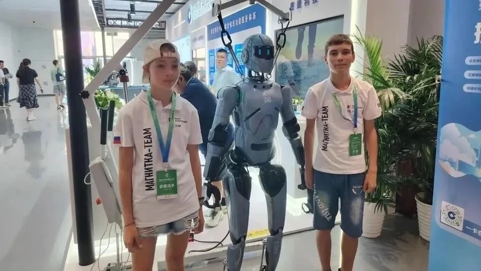 🤖 Магнитогорские школьники взяли спецприз на Всемирных играх роботов