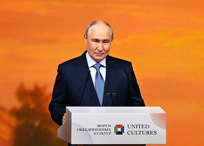 На Петербургском форуме объединённых культур Владимир Путин рассказал о значении профил...
