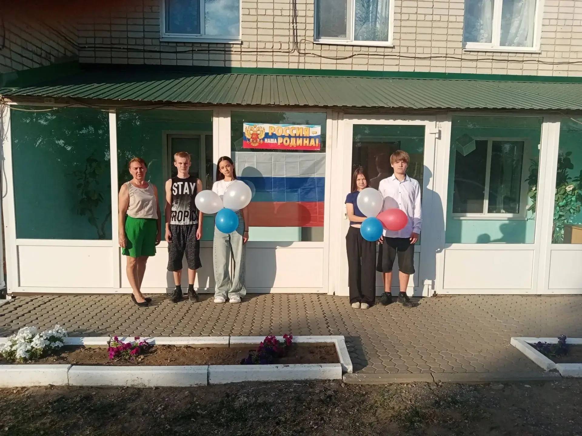 ⚪🔵🔴«Цвета Родины»: окна, которые говорят о любви к России
