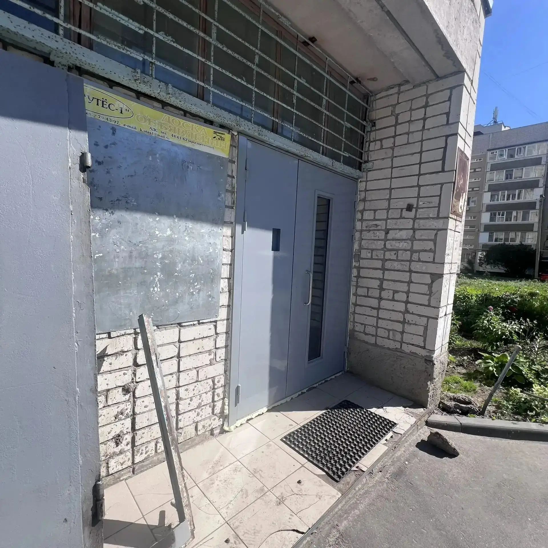 Продолжаем работы по адресу: улица Крымова, дом № 63.

 ✅Поменяли входную дверь в 10м подъезде.

  П