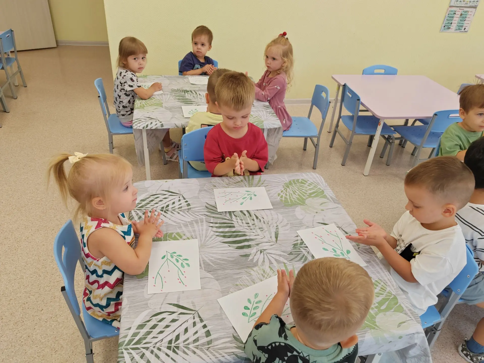 🐦‍🔥Первый день осени - и у наших малышей из группы "Золотые рыбки" уже есть свой осен...