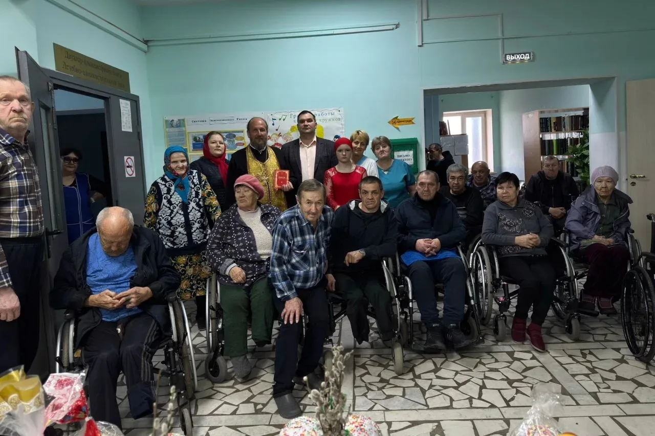 Пасхальное богослужение в Доме-интернате для престарелых и инвалидов «Милосердие» в д. ...