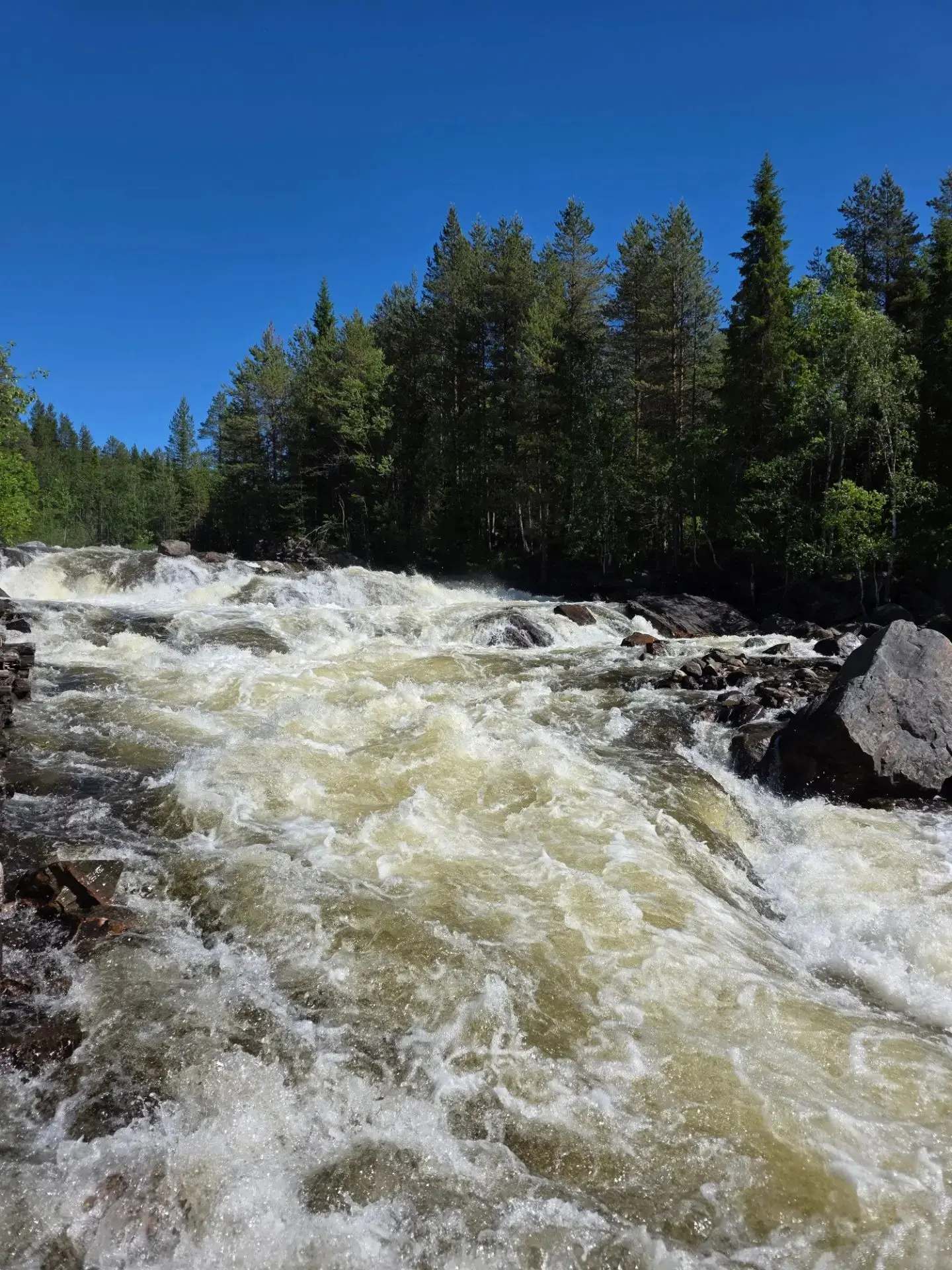 Водопад Чёрный Падун на реке Колвица. Кандалакшский район