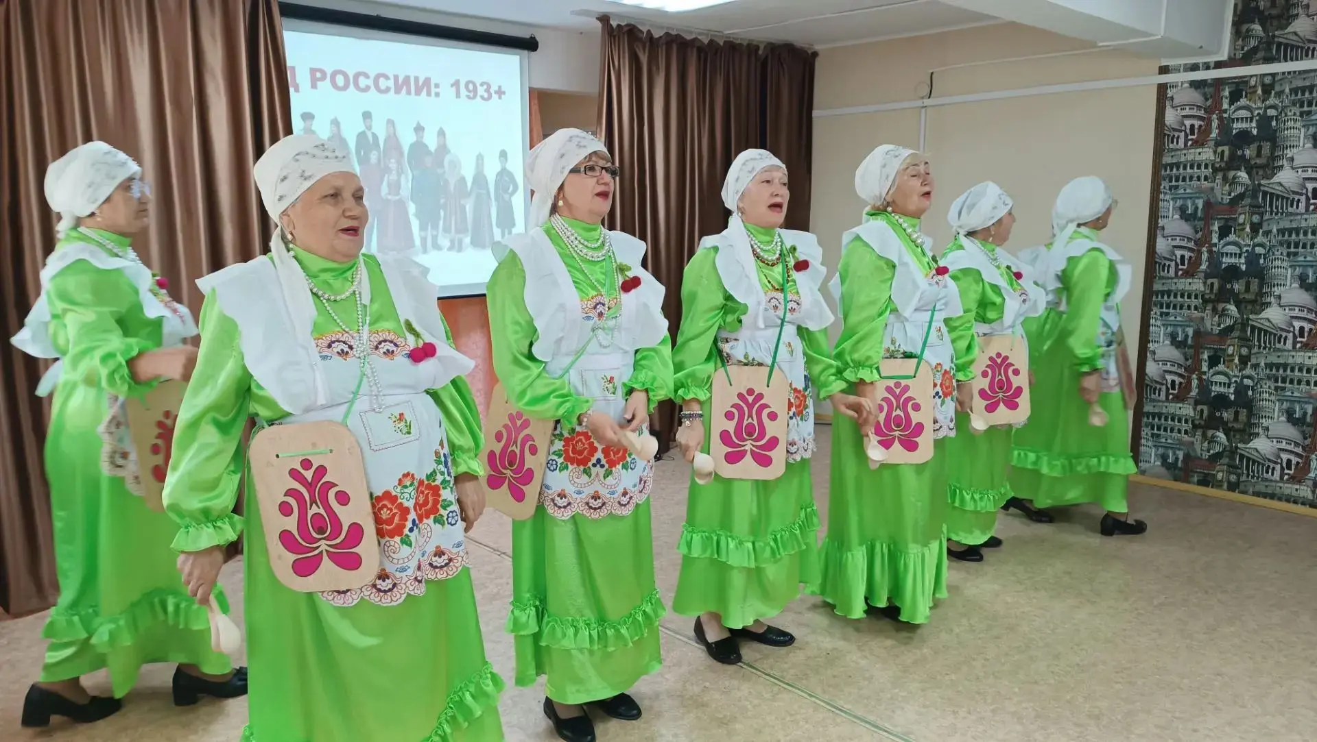 📚 Путешествие по языковой вселенной: студенты посетили «Код России: 193+»