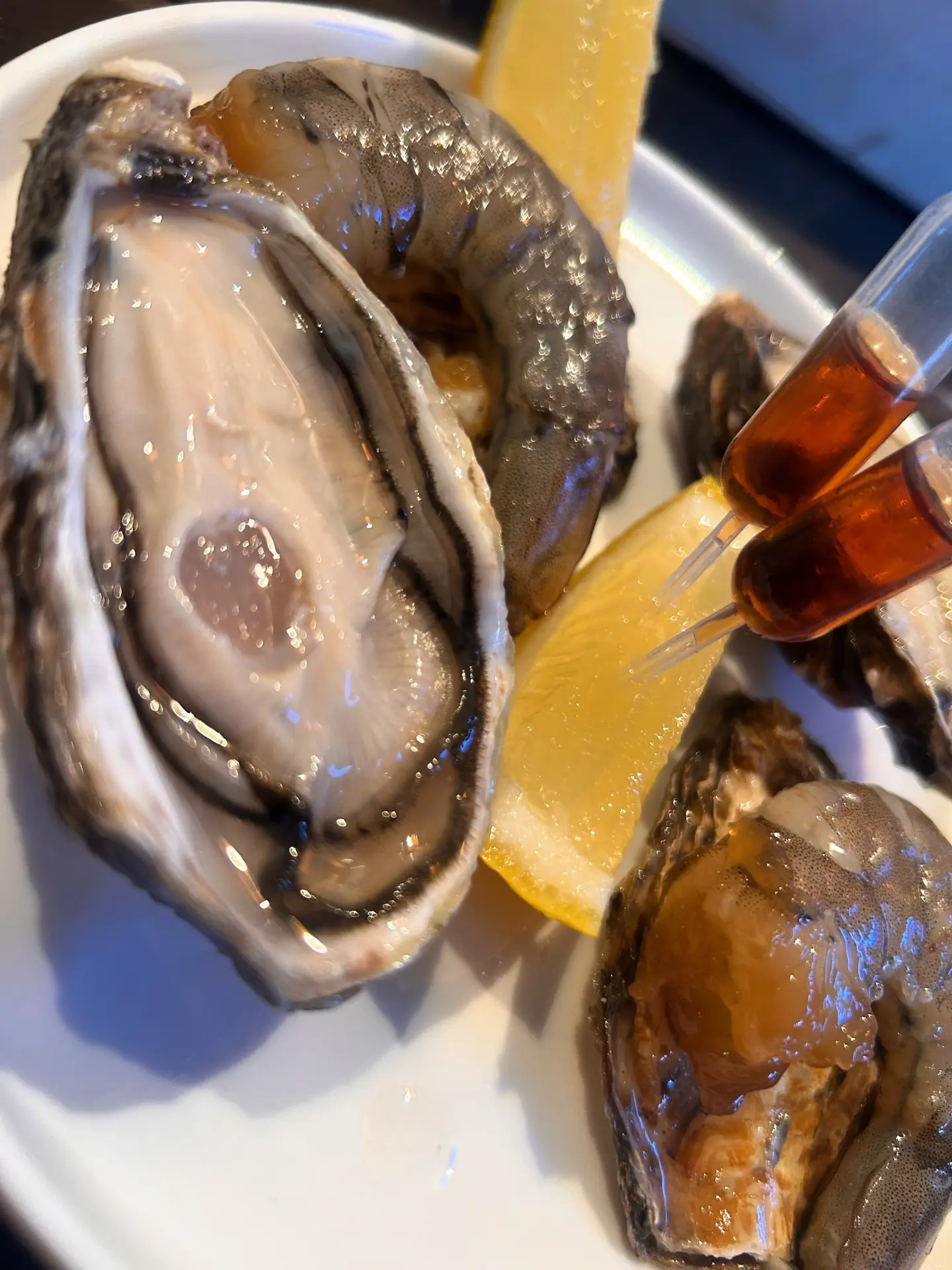 Твое наслаждение начинается здесь, в Oysters… Разнообразие сортов и вкусов, яркая палит...