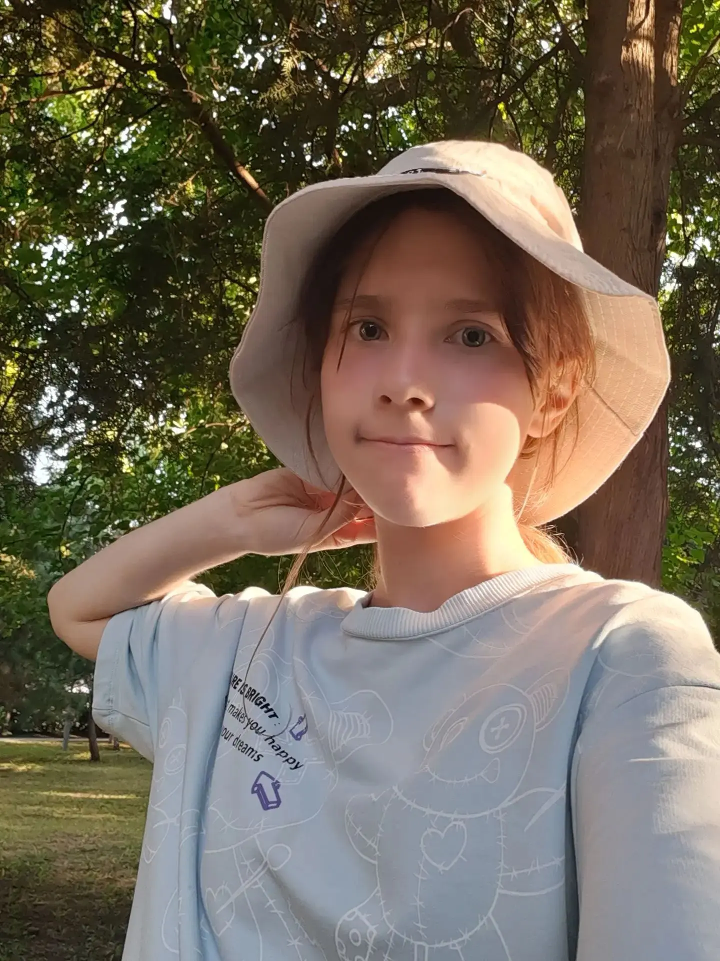 Ловим волну: Ангелина шлёт тёплый привет с морского побережья! 🌊🐚✨

Лето и море — это, пожалуй, са