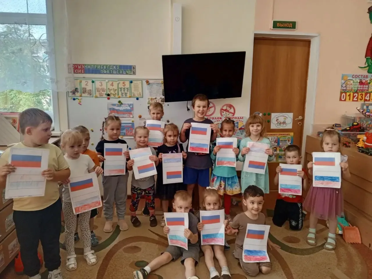 Сегодня в группах мы отметили День флага. Мы постарались в доступной и интересной форме...