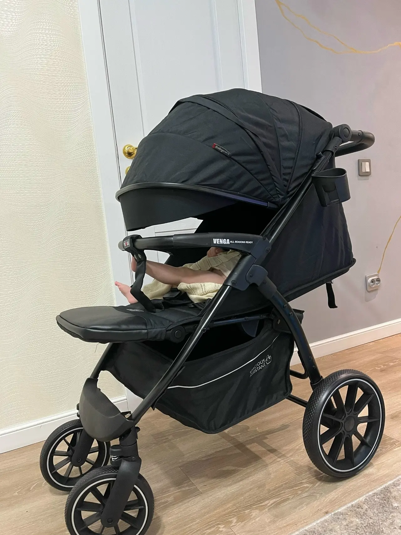 Продам прогулочную коляску