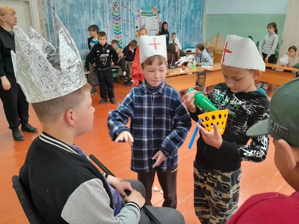 Ещё один яркий день в нашем пришкольном лагере! 
Сегодняшний день был посвящён нежному празднику пол
