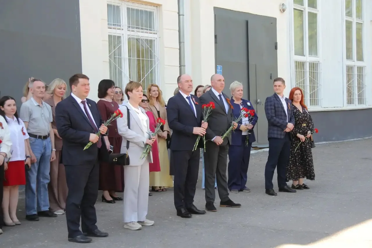В преддверии Дня Победы в Орловском ГАУ прошла торжественная церемония возложения цветов к стелле «В