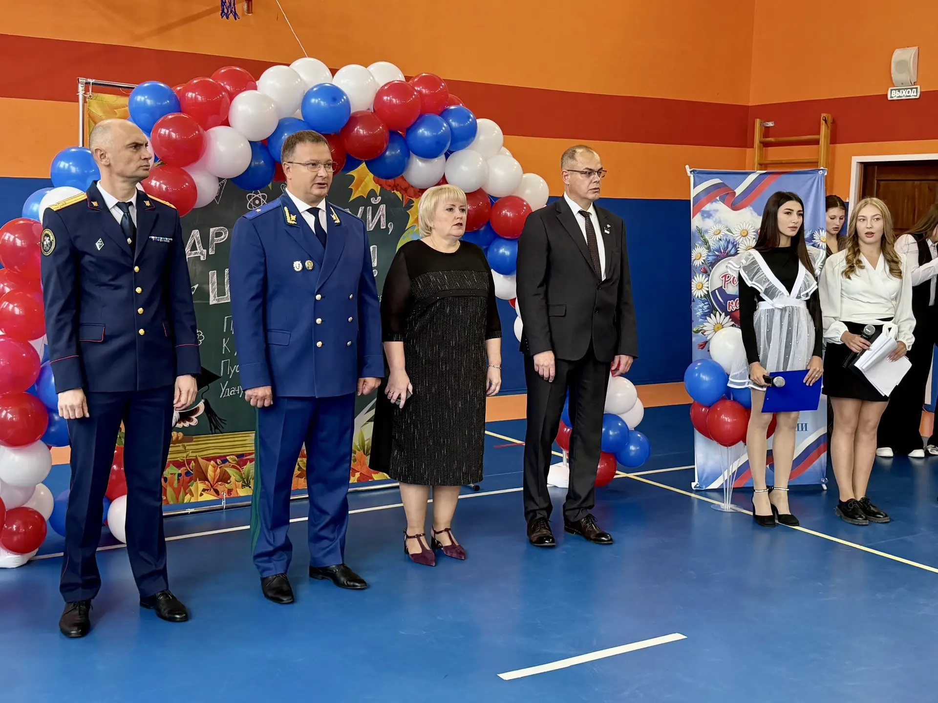 🍁Сотрудники следственного управления поздравили школьников с началом нового учебного года