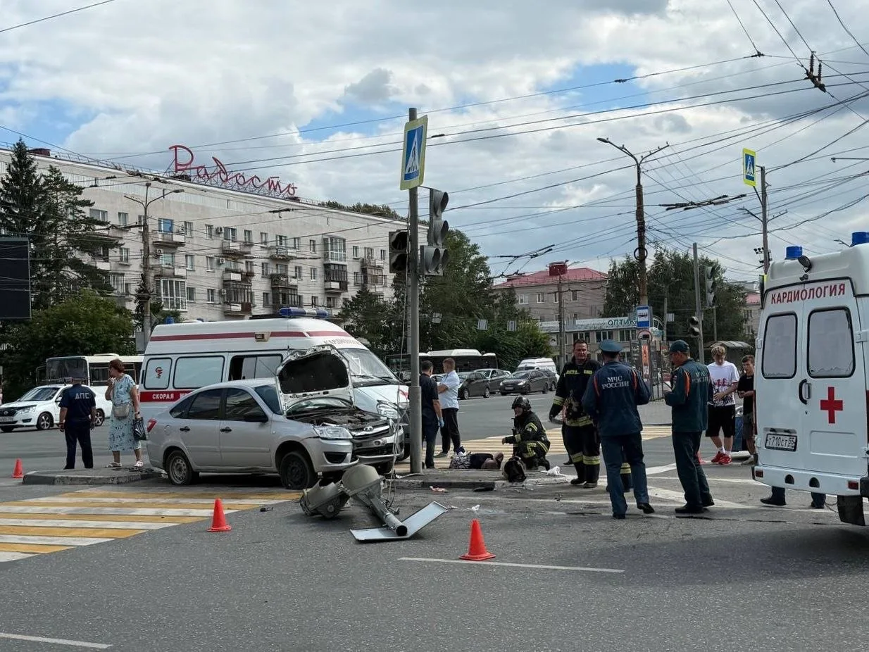‼️Жуткая авария на Ленинградской площади.
