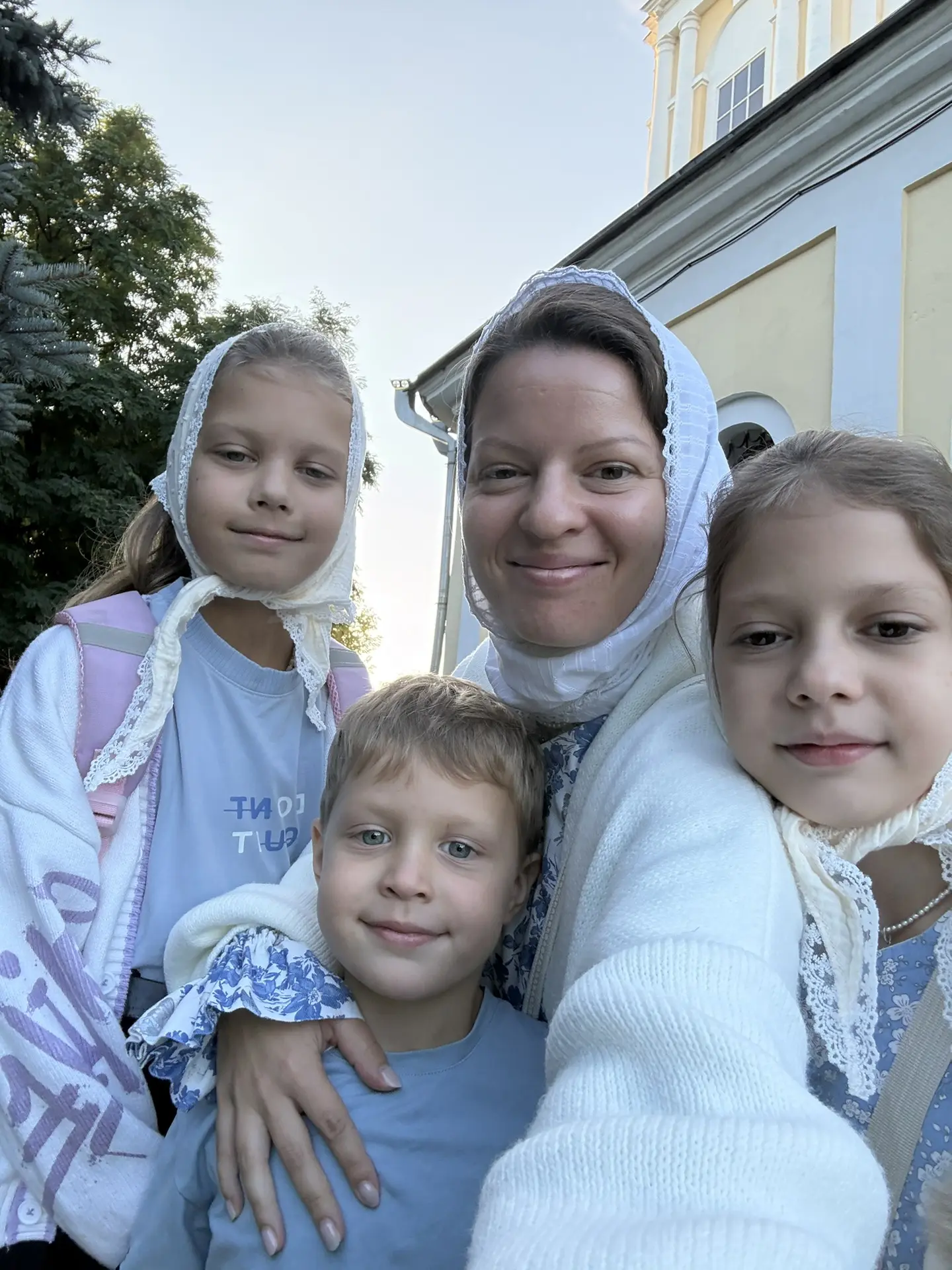 Дети сегодня дали на службе жару, громко себя вели, было стыдно, зато усталость как рук...