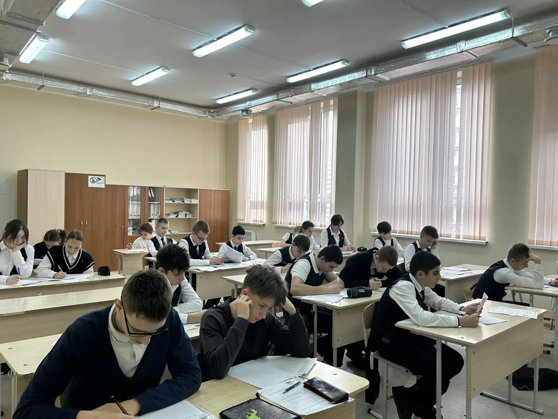 📐 Интеллектуальная битва умов📐   22 февраля в стенах нашей школы царила особая атмосфера — здесь сос