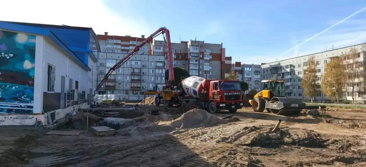 Новый подрядчик приступил к благоустройству территории у бассейна на Фрязиновской
