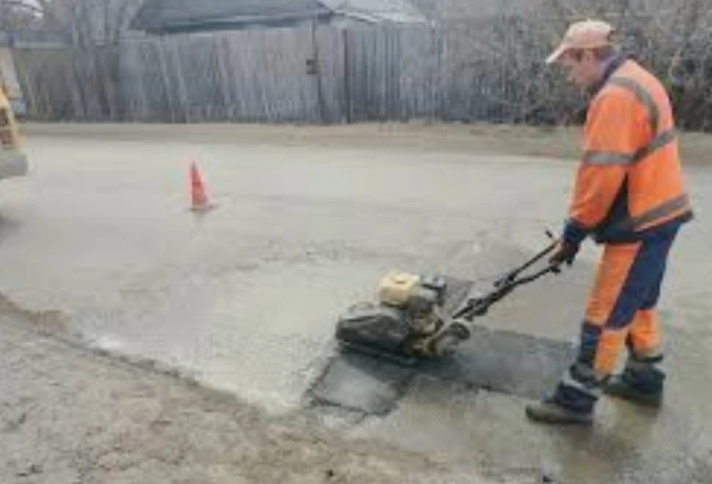 🚧💥 Росавтодор против цементных дорог. И причина — не деньги, а то, что мы сами их убиваем шипами  В 