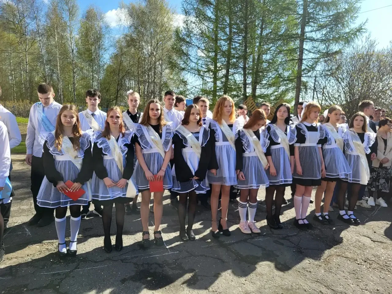 ✨ 26 мая — волнительный и солнечный день для наших 9-классников! ✨  🔔Сегодня в нашей школе прозвучал