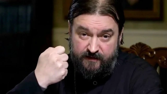 «Не открывать свой гнилозубый рот» на начальников призвали в РПЦ.
