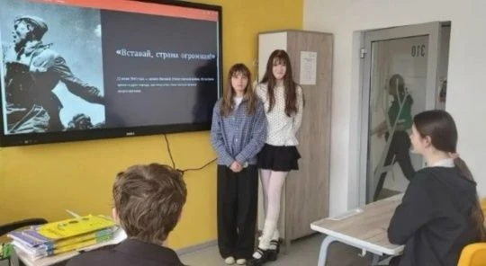 Неделя памяти! Ученики 10Б класса подготовили для ребят восьмиклассников устный журнал, в котором на