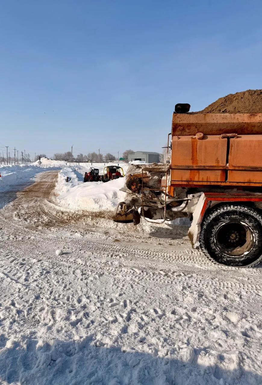 🚜 Отчет с экзамена 🚜Пока ученики сдают теорию, наша команда колдует над трактордромом...