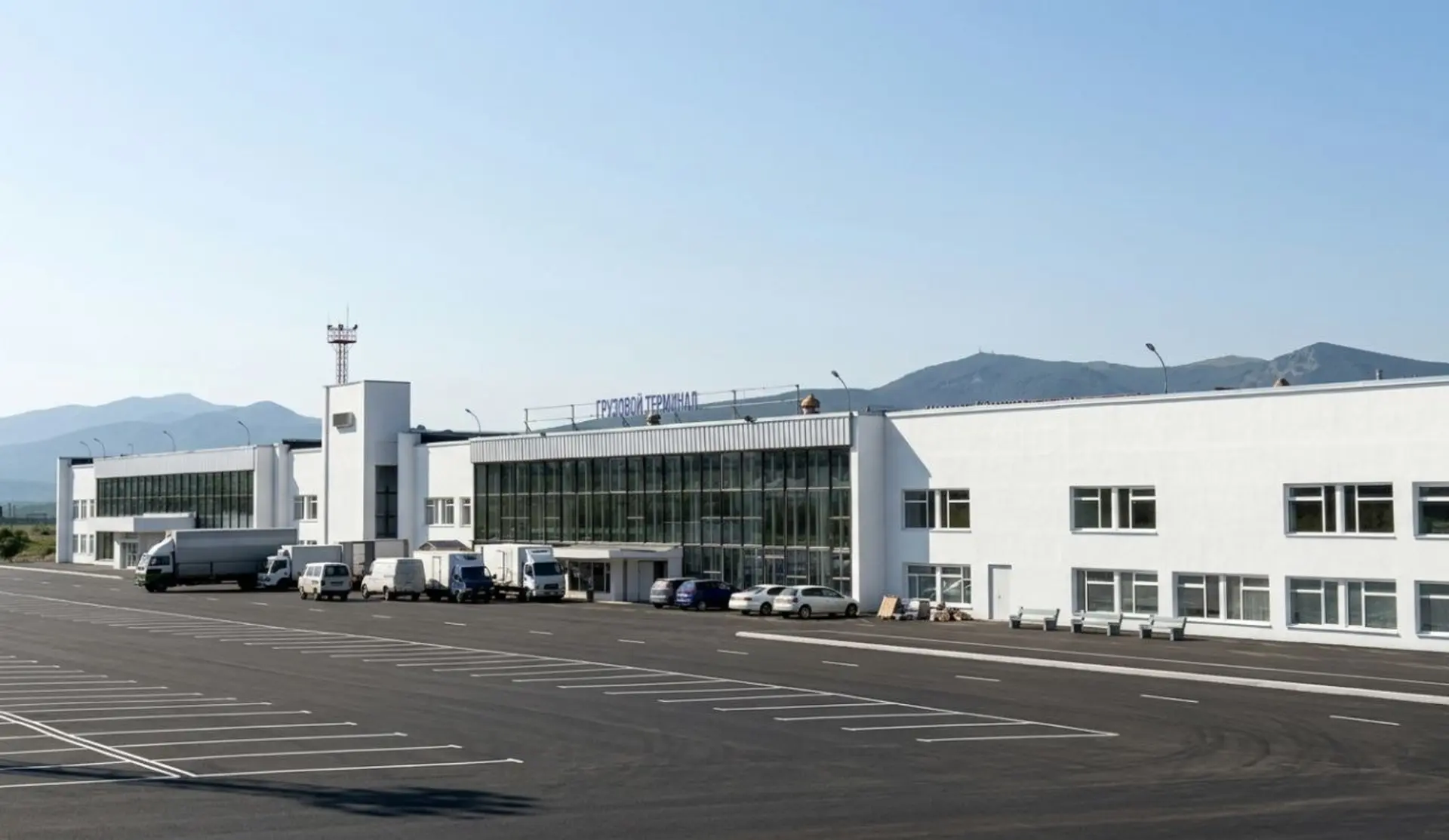 В аэропорту Магадана официально открыли новый грузовой терминал. Старт его работе дал в...