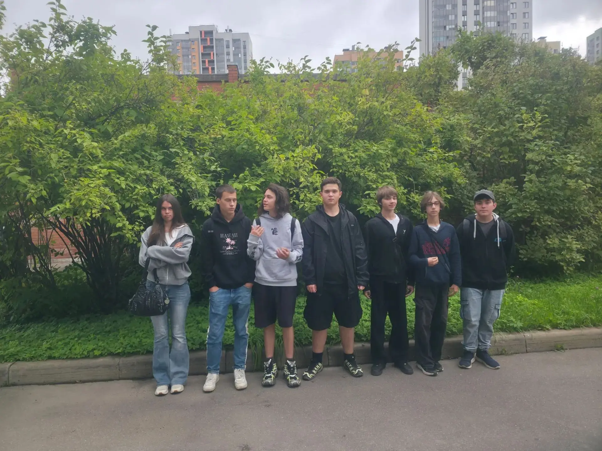 Знаете, кто делает наш город зелёным, уютным и цветущим? Люди! 🌱🤝