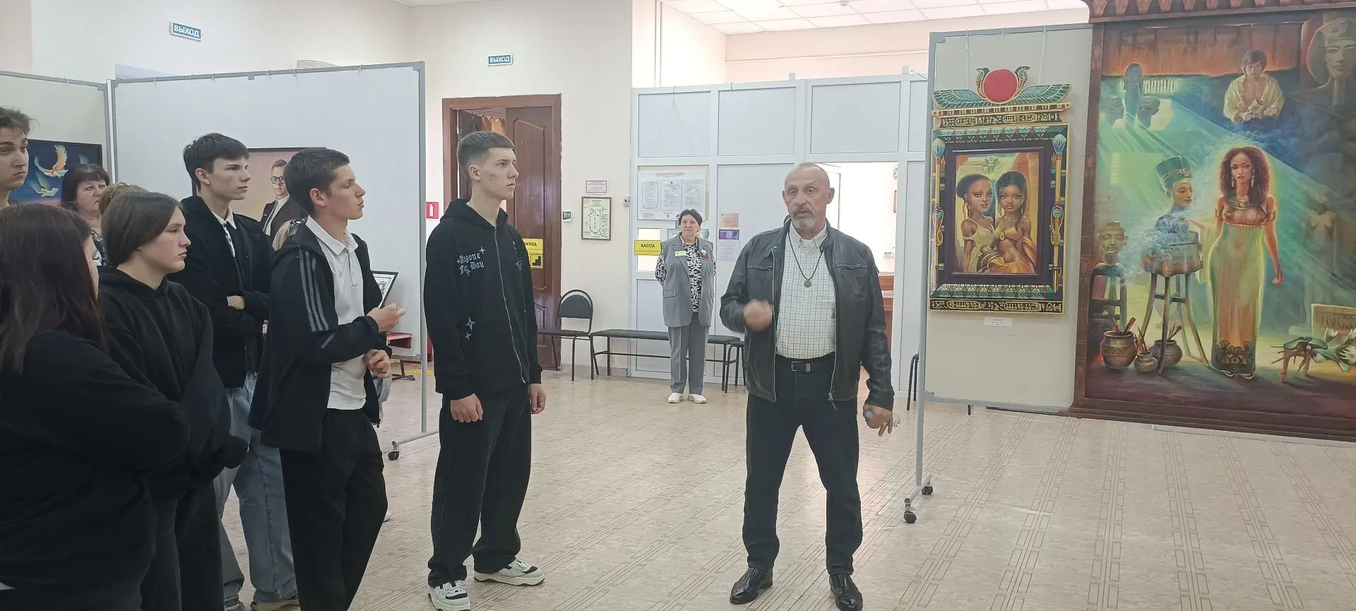 🎨 Студенты групп ТГ-12 и ОИ-11 отделения туризма и сферы услуг Ейского полипрофильного колледжа в со