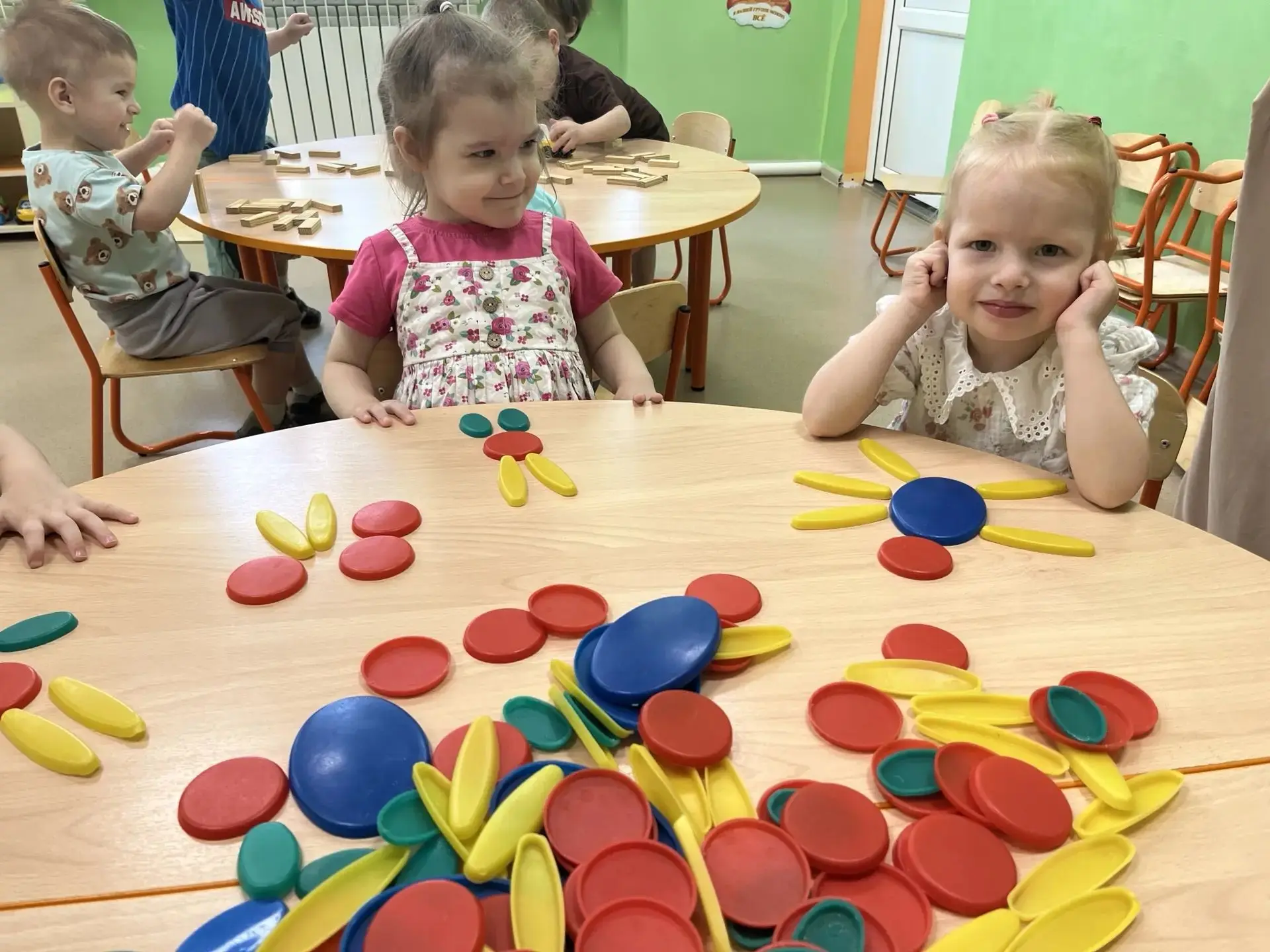 Весёлый день конструктора: маленькие архитекторы создают чудеса! 🏗️